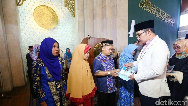 2 Ribu Guru Ngaji di Bandung Mulai Dapat Honor Rp 250 Ribu per Bulan 2 Ribu Guru Ngaji di Bandung Mulai Dapat Honor Rp 250 Ribu per Bulan