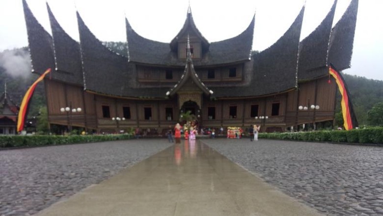 Istano Basa Pagaruyung, Sumatera Barat (Arief Kas/dTraveler) Istano Basa Pagaruyung, Sumatera Barat (Arief Kas/dTraveler)