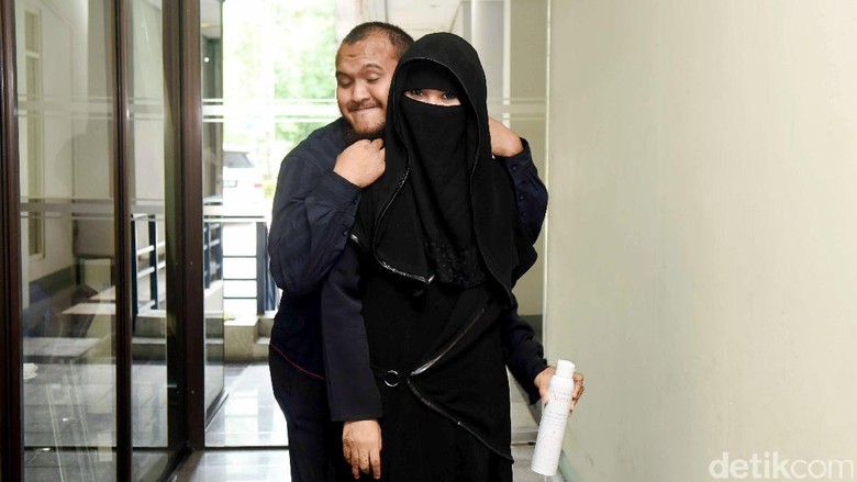 Tanggapan Lucky Hakim Soal Perceraian Mantan Istri dengan Caisar Tanggapan Lucky Hakim Soal Perceraian Mantan Istri dengan Caisar