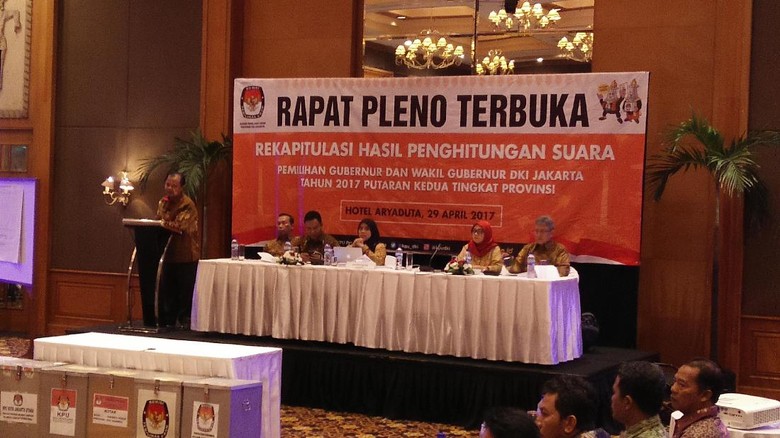Buka Pleno Perhitungan Suara, KPU Paparkan Perjalanan Pilkada DKI Buka Pleno Perhitungan Suara, KPU Paparkan Perjalanan Pilkada DKI