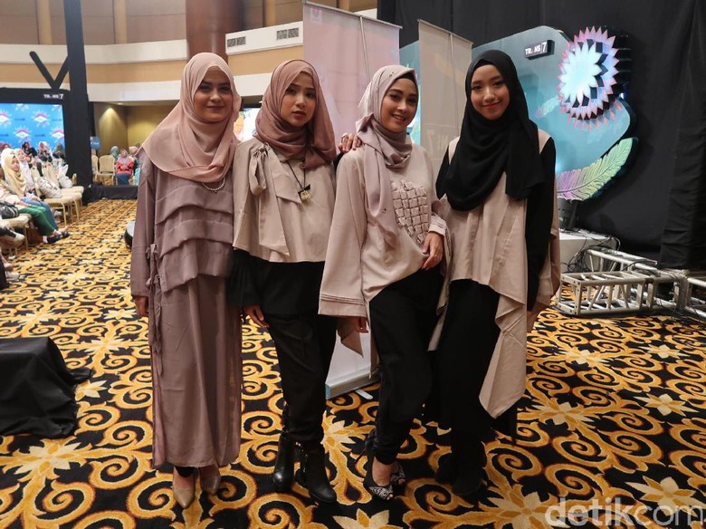 Perkenalkan! Si Cantik Berhijab Dea Nahara Personel Baru Noura Perkenalkan! Si Cantik Berhijab Dea Nahara Personel Baru Noura