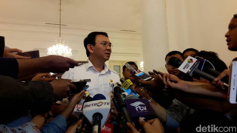 Busa Mirip Salju Bikin Heboh, Ahok: Itu MRT yang Ceroboh Busa Mirip Salju Bikin Heboh, Ahok: Itu MRT yang Ceroboh