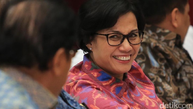Sri Mulyani Tuangkan Kebahagiaan di Atas Kertas Sri Mulyani Tuangkan Kebahagiaan di Atas Kertas