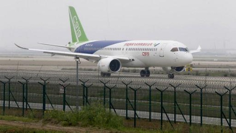 China Uji Terbang Pesawat Saingan Airbus dan Boeing China Uji Terbang Pesawat Saingan Airbus dan Boeing