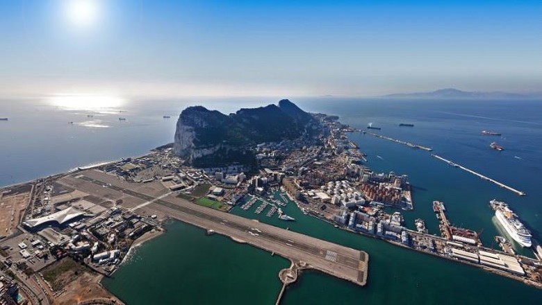 Pemandangan sekitar Bandara Gibraltar dari ketinggian (dok. Gibraltar Tourism Board) Pemandangan sekitar Bandara Gibraltar dari ketinggian (dok. Gibraltar Tourism Board)