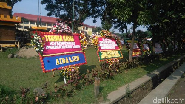 Mapolda Banjir Karangan Bunga, Kapolda Jabar: Terimakasih