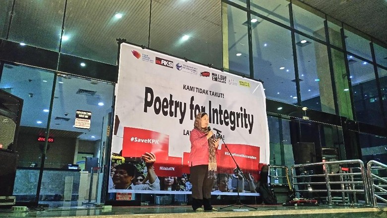 Lawan Pelemahan KPK, Aktivis Gelar Aksi Baca Puisi
