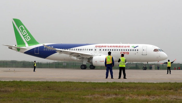 Pesawat C919 buatan China. Foto: Reuters Pesawat C919 buatan China. Foto: Reuters