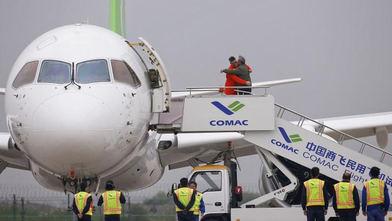 China Sukses Terbangkan Pesawat Saingan Airbus dan Boeing China Sukses Terbangkan Pesawat Saingan Airbus dan Boeing