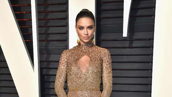 Rahasia Cantik Adriana Lima: Mandi Pakai Maskara Hingga Kondisioner Avokad Rahasia Cantik Adriana Lima: Mandi Pakai Maskara Hingga Kondisioner Avokad