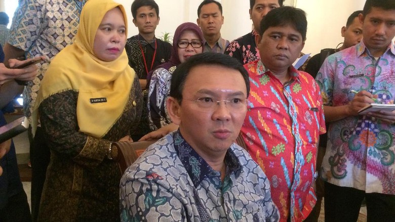 Ahok Mengaku Tak Pernah Melintas di Busway Meski Macet Ahok Mengaku Tak Pernah Melintas di Busway Meski Macet