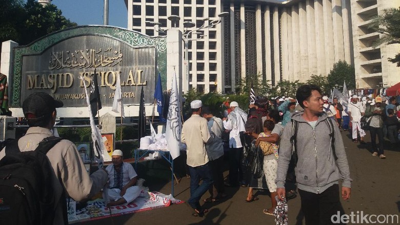 Massa Aksi GNPF 55 Sudah Penuhi Kawasan Masjid Istiqlal