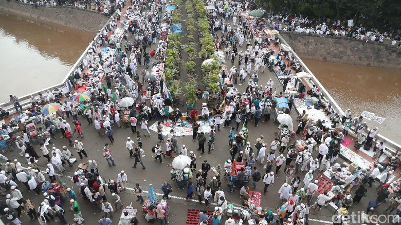 Aksi 55, Bachtiar Nasir dan Amien Rais Orasi Soal Kasus Ahok Aksi 55, Bachtiar Nasir dan Amien Rais Orasi Soal Kasus Ahok