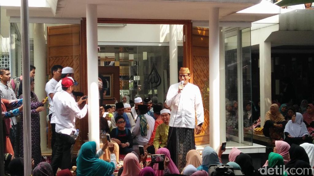 Dua Doa yang Selalu Dipanjatkan Sandiaga Setiap Salat Dua Doa yang Selalu Dipanjatkan Sandiaga Setiap Salat