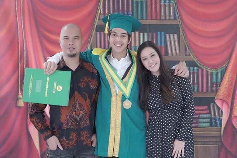 Maia Estianty dan Ahmad Dhani Kompak Hadiri Wisuda El