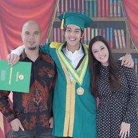 Maia Estianty    dan Ahmad Dhani Kompak Hadiri Wisuda El