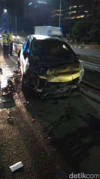 Mobil Honda Jazz yang ditumpangi Sheila Marcia