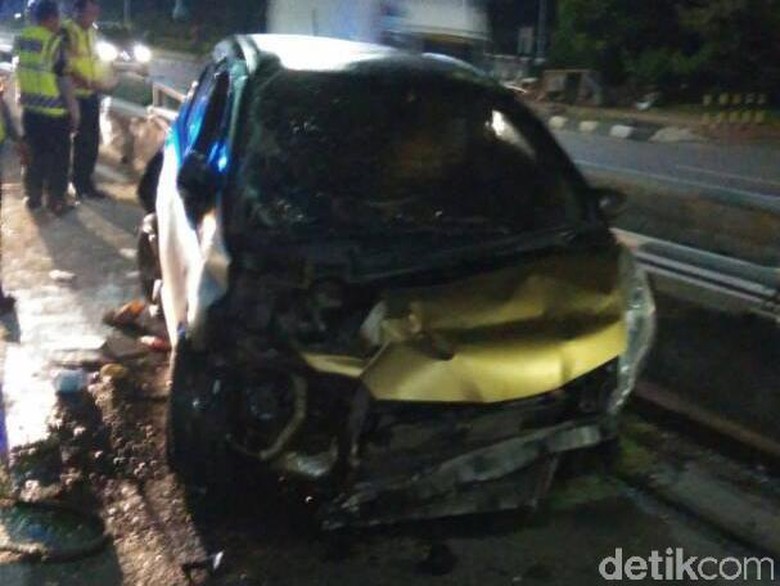 Honda Jazz Sheila Marcia Ringsek Usai Tabrak Truk Honda Jazz Sheila Marcia Ringsek Usai Tabrak Truk