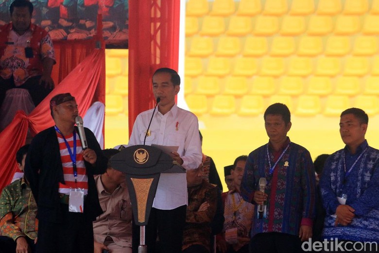 Jokowi ke Petani: Kalau Untung Gede Jangan Langsung Beli Mobil Jokowi ke Petani: Kalau Untung Gede Jangan Langsung Beli Mobil