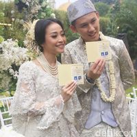 Rinni Wulandari dan Jevin Julian Pamer Buku Nikah