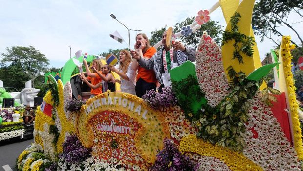 Parade Budaya dan Bunga di Surabaya, Risma Punya Pesan Khusus