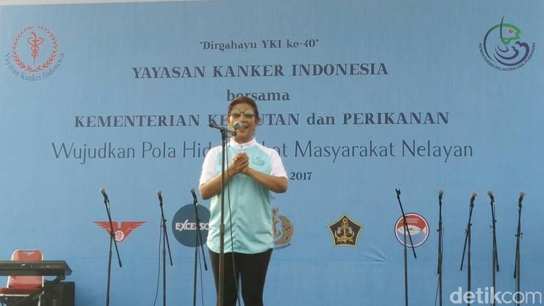 Begini Gaya Menteri Susi Masak Sup Pindang Gunung di Muara Angke Begini Gaya Menteri Susi Masak Sup Pindang Gunung di Muara Angke