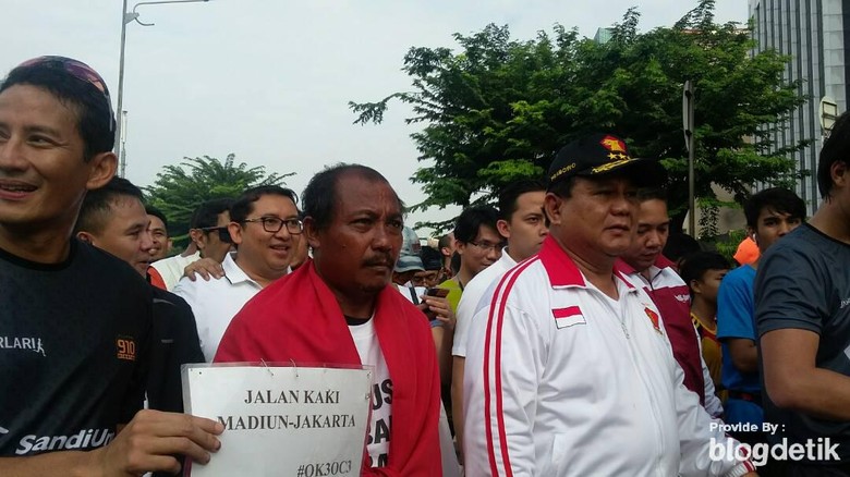 Berjalan dari Madiun Dukung Anies, Eko Disambut Prabowo di Jakarta