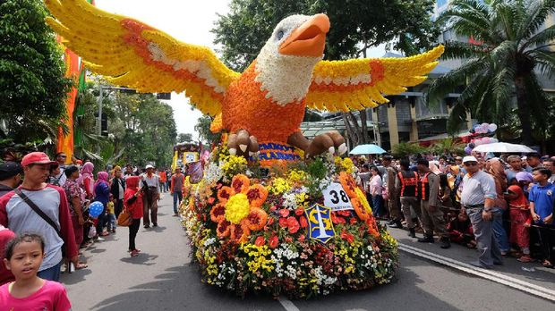 Parade Budaya dan Bunga di Surabaya, Risma Punya Pesan Khusus