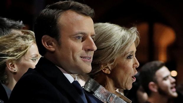 Emmanuel Macron dan istrinya, Brigitte Trogneux