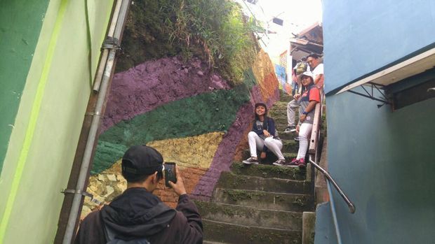 Kampung ini pun mulai ramai didatangi wisatawan (Angling/detikTravel)