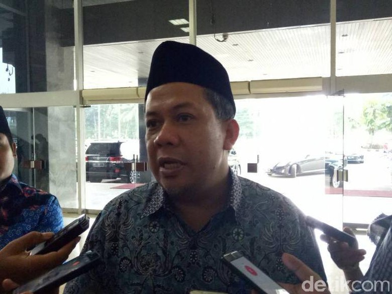 Ditolak Massa, Fahri Hamzah Tinggalkan Manado Ditolak Massa, Fahri Hamzah Tinggalkan Manado