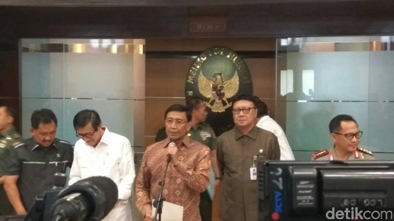 Wiranto: Pemerintah Ambil Langkah Tegas Bubarkan HTI Wiranto: Pemerintah Ambil Langkah Tegas Bubarkan HTI
