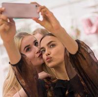 Apes! Gara-gara Selfie Karya Seni Rp 2,6 Miliar Berantakan