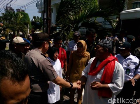 GUIB Jatim Aksi Tuntut Penjarakan Ahok