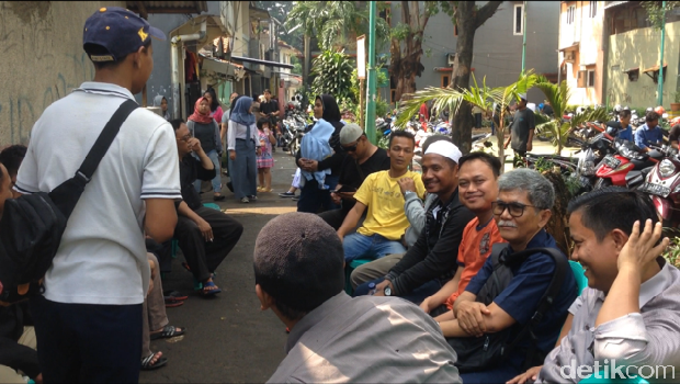 Warga berdatangan sampaikan duka untuk korban kebakaran di Jatinegara.