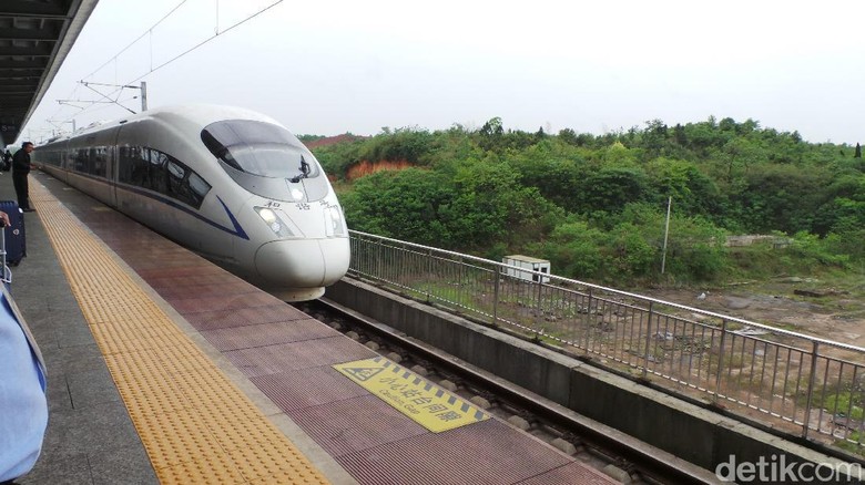 Menjajal Kereta Cepat di China, Jarak 360 Km Hanya 2 Jam Menjajal Kereta Cepat di China, Jarak 360 Km Hanya 2 Jam