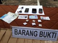 Barang bukti yang disita polisi. 