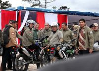 Jokowi Naik Motor Trail