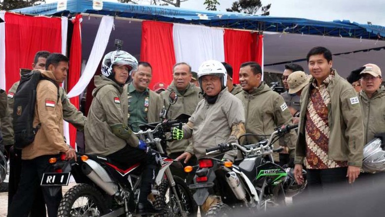 Ngetrail di Trans Papua, Jokowi: Bayangkan Susahnya Membangun Ngetrail di Trans Papua, Jokowi: Bayangkan Susahnya Membangun