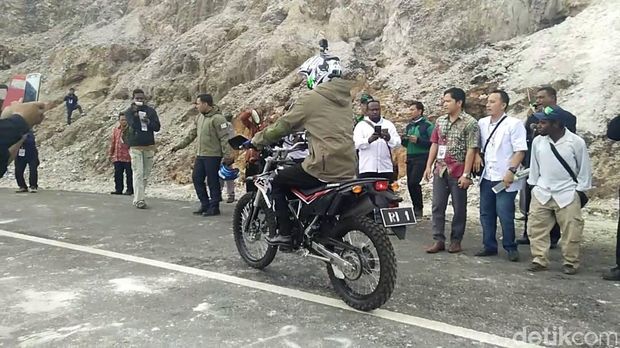 Presiden Jokowi Ngetrail di Wamena.