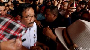 Perdana Gantikan Ahok, Djarot Menangis di Depan Ribuan Warga