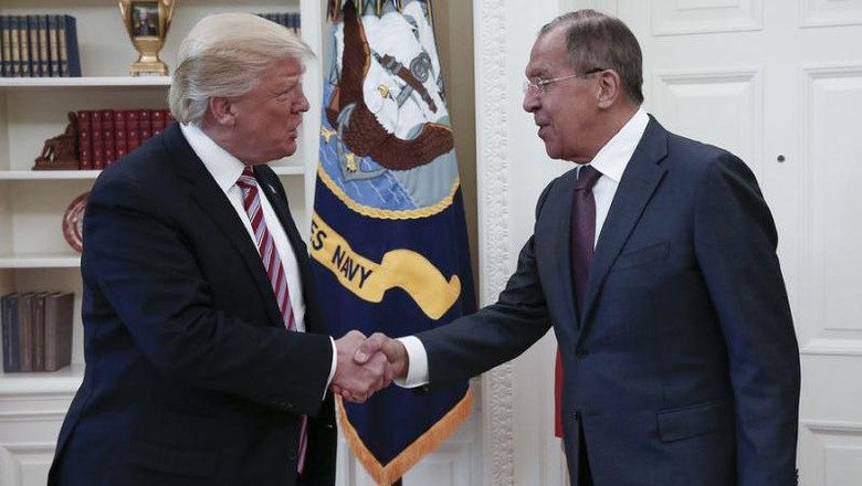 Putin Akui Bisa Buktikan Trump Tak Bocorkan Rahasia ke Rusia Putin Akui Bisa Buktikan Trump Tak Bocorkan Rahasia ke Rusia