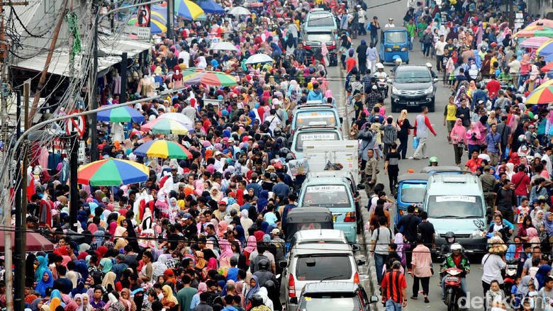 PKL Kuasai Pedestrian, Tanah Abang Kembali Semrawut