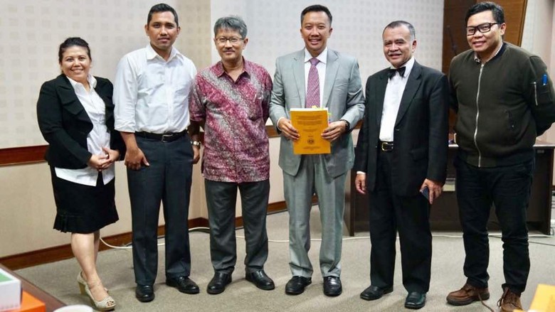 Cerita Menpora Berbagi Waktu Kuliah dan Tugas Negara Cerita Menpora Berbagi Waktu Kuliah dan Tugas Negara