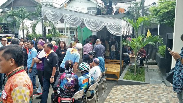 Pelayat berdatangan di rumah duka jenazah Anthina