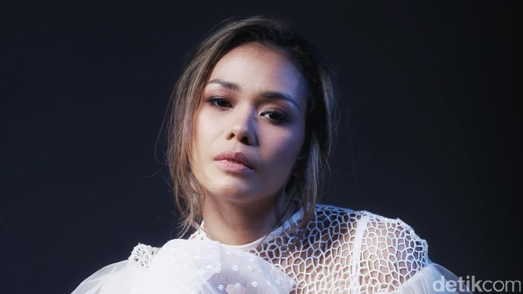 Serunya Menyimak Fakta Menarik Adinia Wirasti Celeb of the Month Serunya Menyimak Fakta Menarik Adinia Wirasti Celeb of the Month