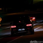 Wusss! Asyiknya Ngebut Malam-malam di Sirkuit Sepang Wusss! Asyiknya Ngebut Malam-malam di Sirkuit Sepang