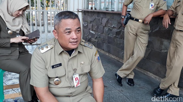Dagang di Trotoar, PKL Juga Punya Kios di Dalam Pasar Tanah Abang Dagang di Trotoar, PKL Juga Punya Kios di Dalam Pasar Tanah Abang