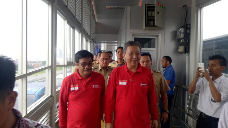 Djarot Keliling Naik TransJakarta Ciledug-Tendean