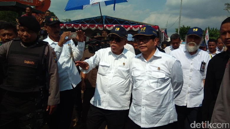 Dua Menteri Jokowi Groundbreaking Proyek Jembatan di Kediri Dua Menteri Jokowi Groundbreaking Proyek Jembatan di Kediri